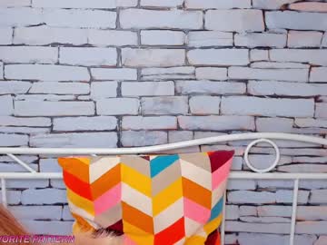 webcam girl eugenetomas live cam image #2489699