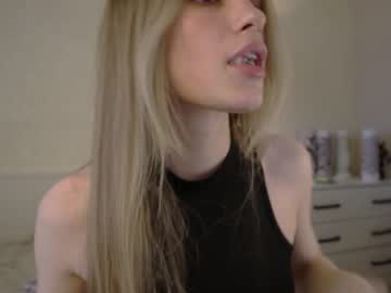 webcam girl fflloowweerr live cam image #8365568