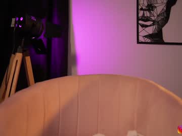 webcam girl lucie_beltran live cam image #6448323
