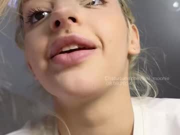 webcam girl lesi_moonie live cam image #10170764