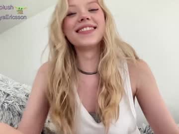 webcam girl sonyaplush live cam image #9688952