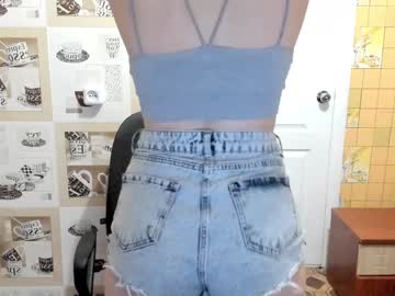 webcam girl emmika_ live cam image #2443397