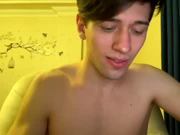 webcam man boy_with_a_joy live cam image #2148936