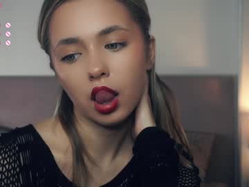 webcam girl mildredgarrett live cam image #11456787
