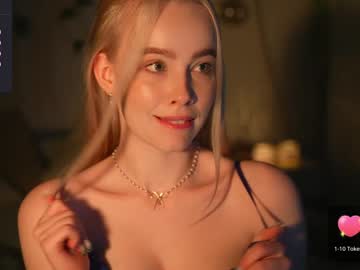 webcam girl mother__of__dragons live cam image #7505892