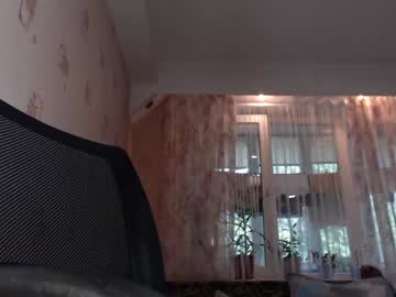 webcam girl incrediblyomelia live cam image #9679336