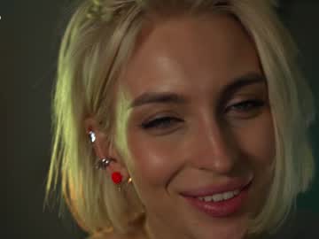 webcam girl artmosphera live cam image #10871354