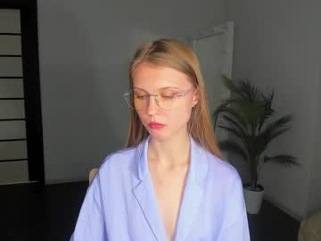 webcam girl phoebepaw live cam image #12633137