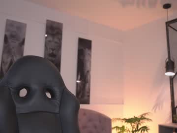 webcam girl laura_roldan live cam image #10085432