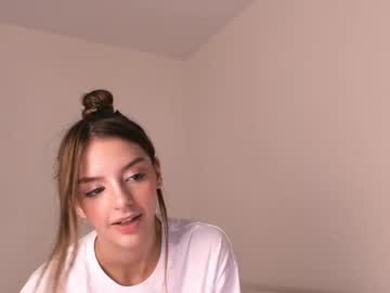 webcam girl lesi_moon live cam image #6776246
