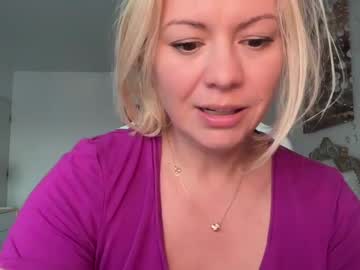 webcam girl kiradivine live cam image #10849555
