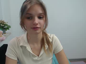 webcam girl vivien_slender live cam image #9783213