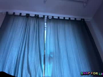 webcam girl vivian_qwerty live cam image #12852559