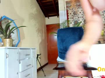 webcam girl little_izzi live cam image #6056007