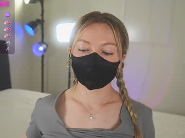 webcam girl blondehottiek live cam image #10447397