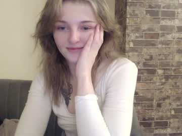 webcam girl lucydelovely live cam image #4836862