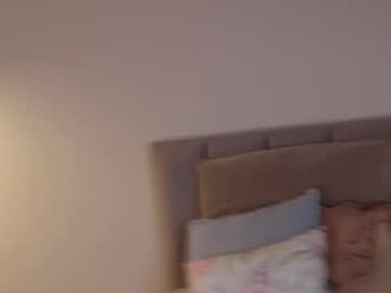 webcam girl ella_twinkle live cam image #12289316