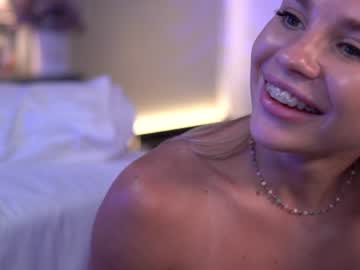 webcam girl cute__foxy live cam image #7017373