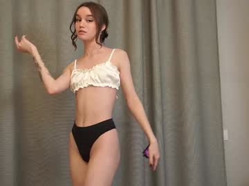 webcam girl harrieteasley live cam image #11190669