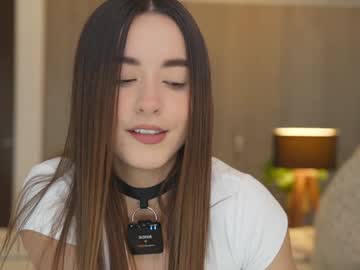 webcam girl emyii live cam image #10050394