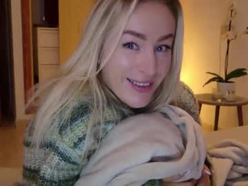 webcam girl christinasiemone live cam image #11073543