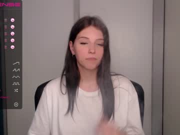 webcam girl lilliasweety live cam image #2479312