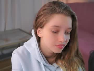 webcam girl little_poetry live cam image #12126976