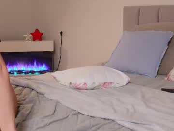 webcam girl ella_twinkle live cam image #12849985