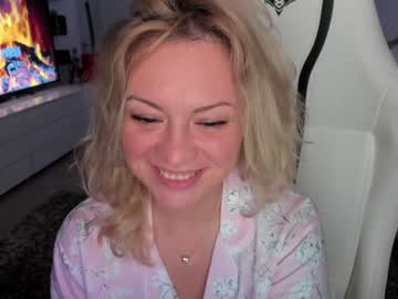 webcam girl kiradivine live cam image #1113358