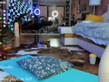 webcam girl bestblondiiecb live cam image #4287988