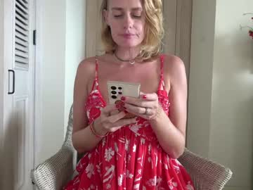 webcam girl island_peach live cam image #10536537