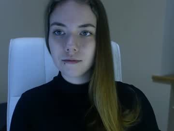 webcam girl zoey_deuttch live cam image #4983379