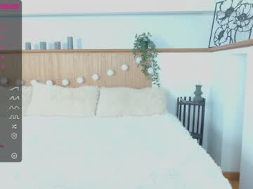 webcam girl kittycat__lovee live cam image #3595325