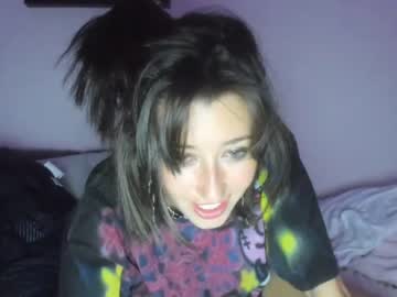 webcam girl sluttylilsister live cam image #370533