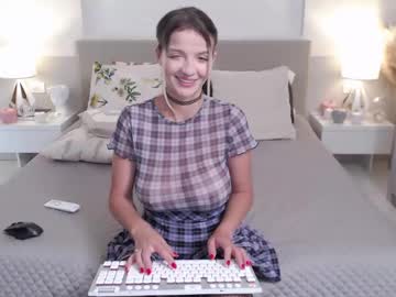 webcam girl smileyouarehere live cam image #10401758