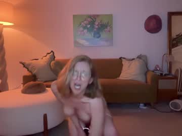 webcam girl pretendlunch live cam image #8696137