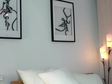 webcam girl peek_in_my_window live cam image #10735477