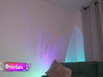 webcam girl nicdani_1 live cam image #10196724