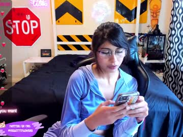 webcam girl violetttflowers live cam image #5148954