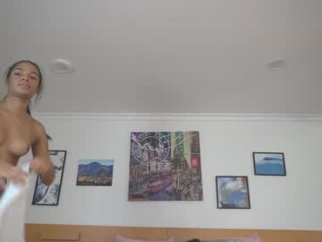webcam girl camilitasu live cam image #2732601