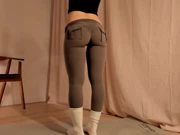 webcam girl hee_jeen live cam image #11506316