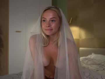 webcam girl snow_is_falling live cam image #9932784