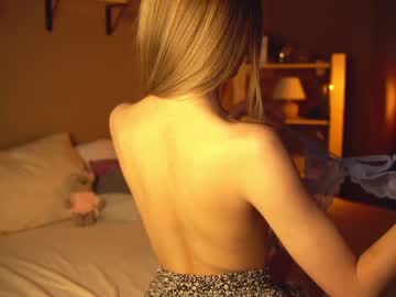 webcam girl cuteelsa_ live cam image #8230410