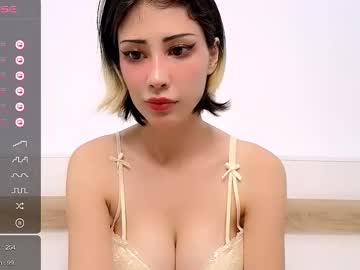 webcam girl siberian_siren live cam image #11702360