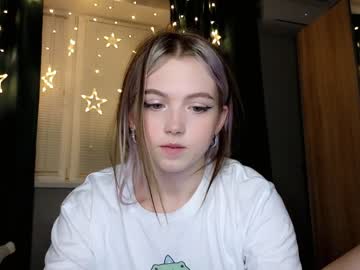webcam girl small_blondee live cam image #7902583