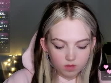 webcam girl small_blondee live cam image #7525639