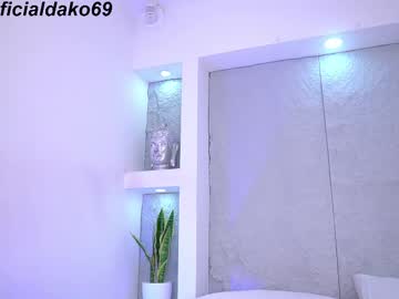 webcam girl dakota_leex live cam image #12021422