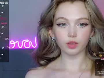 webcam girl small_blondee live cam image #6223999
