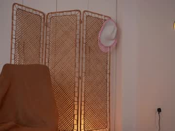 webcam girl kriss0leoo live cam image #12679687