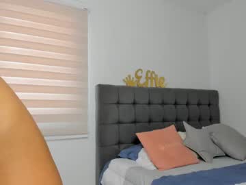 webcam girl effie_castro live cam image #1955431